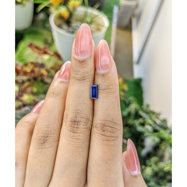 lifestyleimage-1 Blue Sapphire from Ceylon (Sri Lanka)1.00 Ct (Copy)